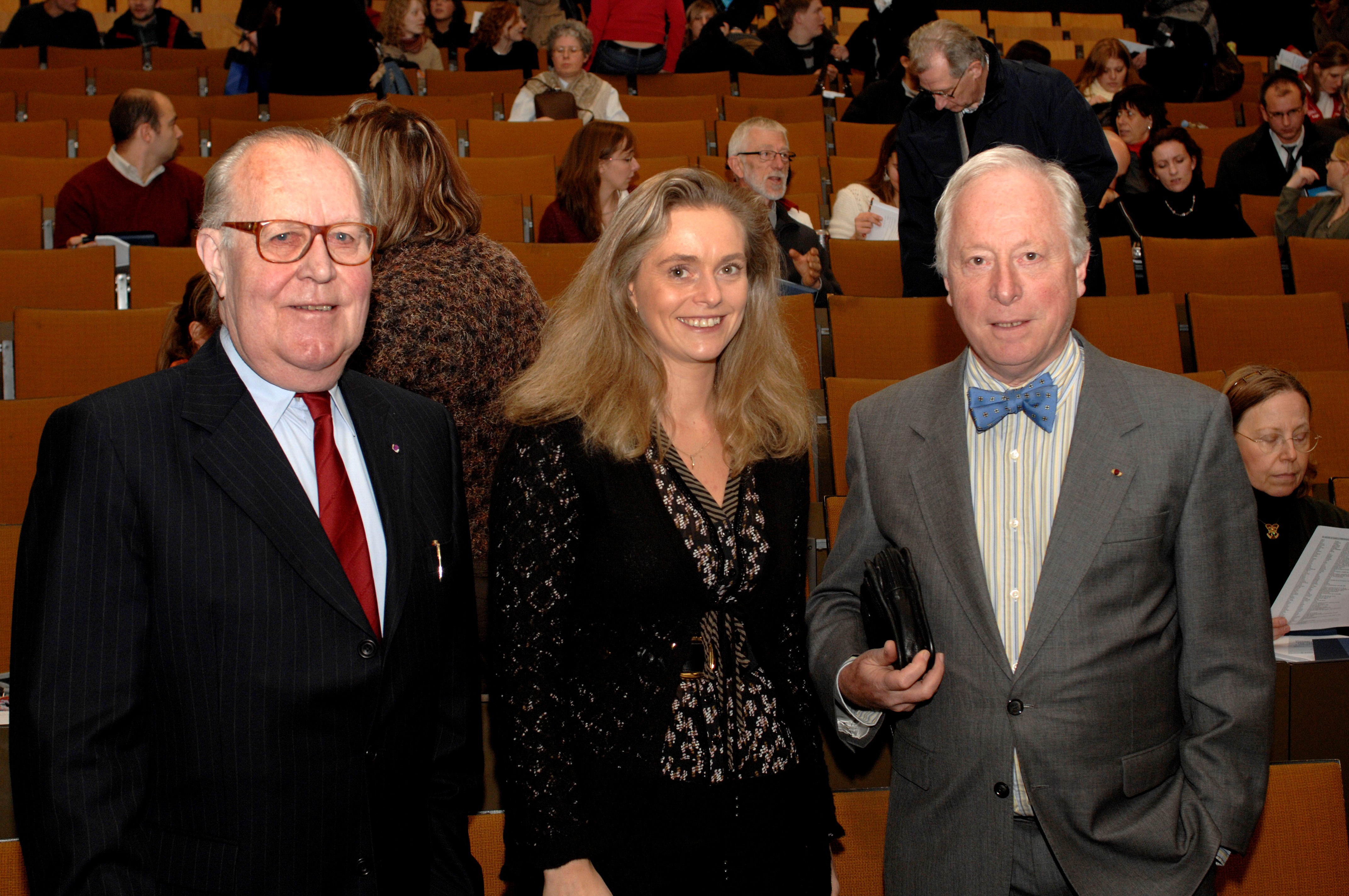 Nathalie Colette-Basecqz en compagnie d'Oscar Vandemeulebroeke et Jean du Jardin lors du colloque sur l'internement en 2007